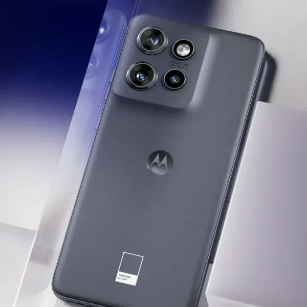 Rear side of Motorola Edge 50 Neo in Grisaille grey colour